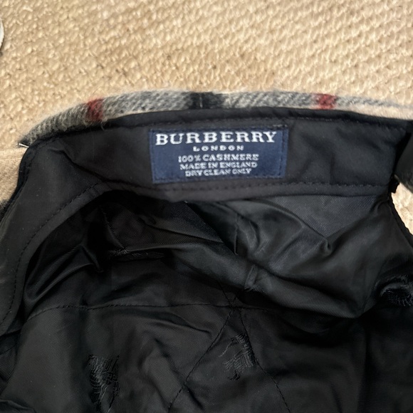 Burberry 100% cashmere brand new cap. In Burberry signature fabric. New no tags - Picture 6 of 6